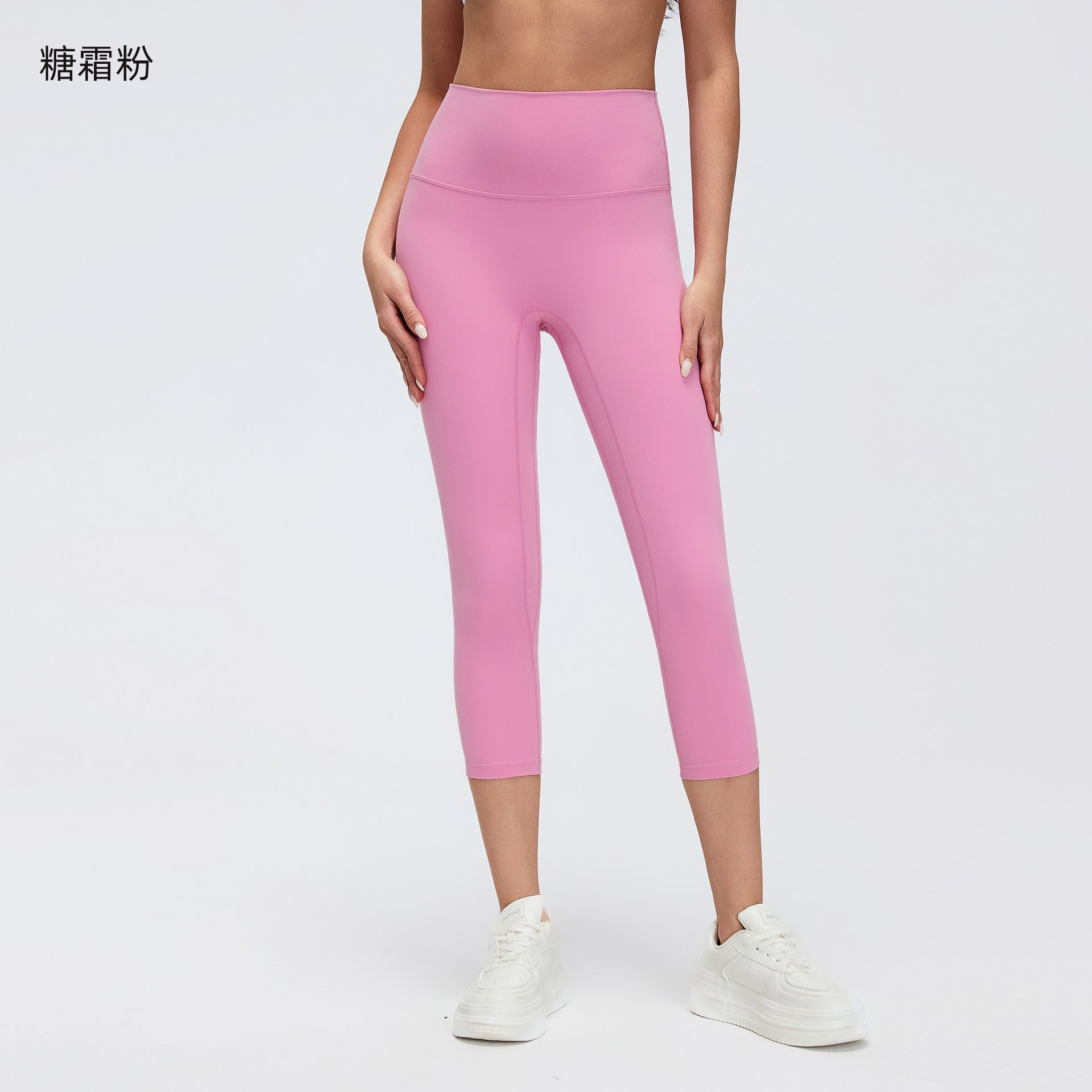 กางเกงโยคะเอวสูงเจ็ดจุด ไม่มีตะเข็บน่าอาย ทรงเข้ารูปช่วงสะโพก สวมใส่ได้พอดีตัว เหมาะสำหรับวิ่งออกกำลังกาย D26102