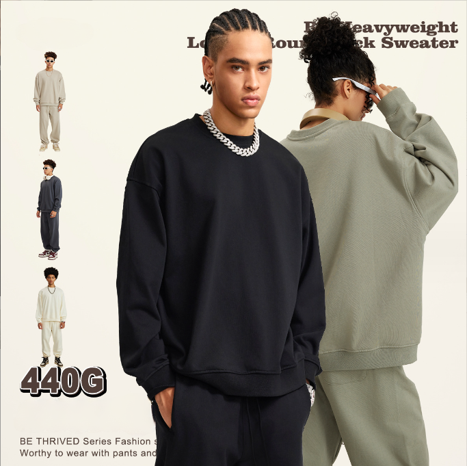 เสื้อฮู้ดคอกลมทรงหลวม ทำจากผ้าขนสัตว์แบบห่วง 440 กรัม สีพื้น มีให้เลือก 11 สี