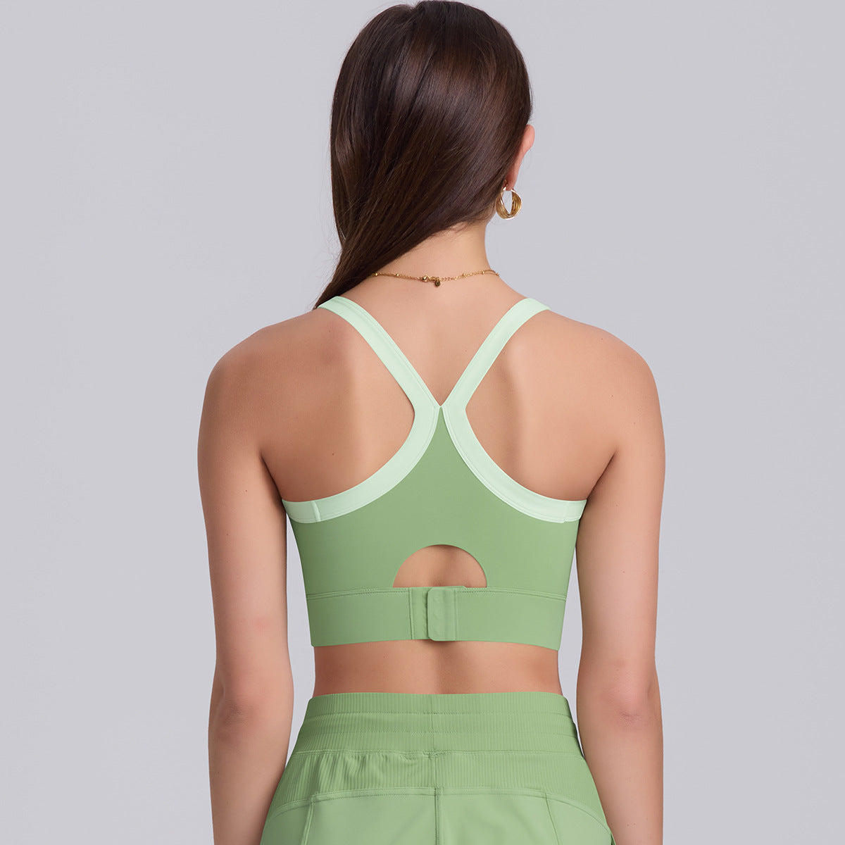 สปอร์ตบรากระชับทรงดันทรงสีเข้ารูป เข้ากับรูปหน้าอก